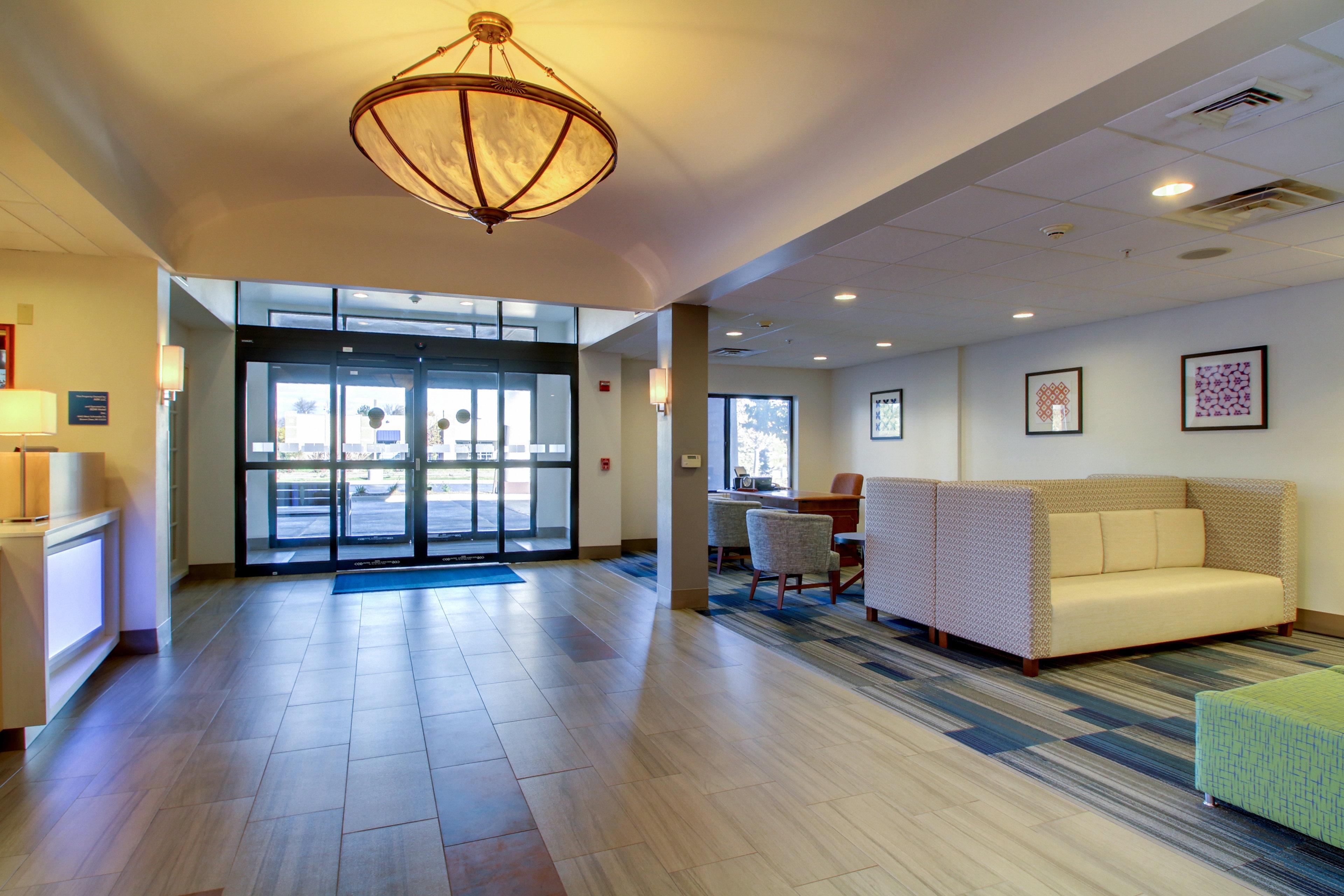 Holiday Inn Express Milwaukee N- Brown Deer/Mequon Bagian luar foto