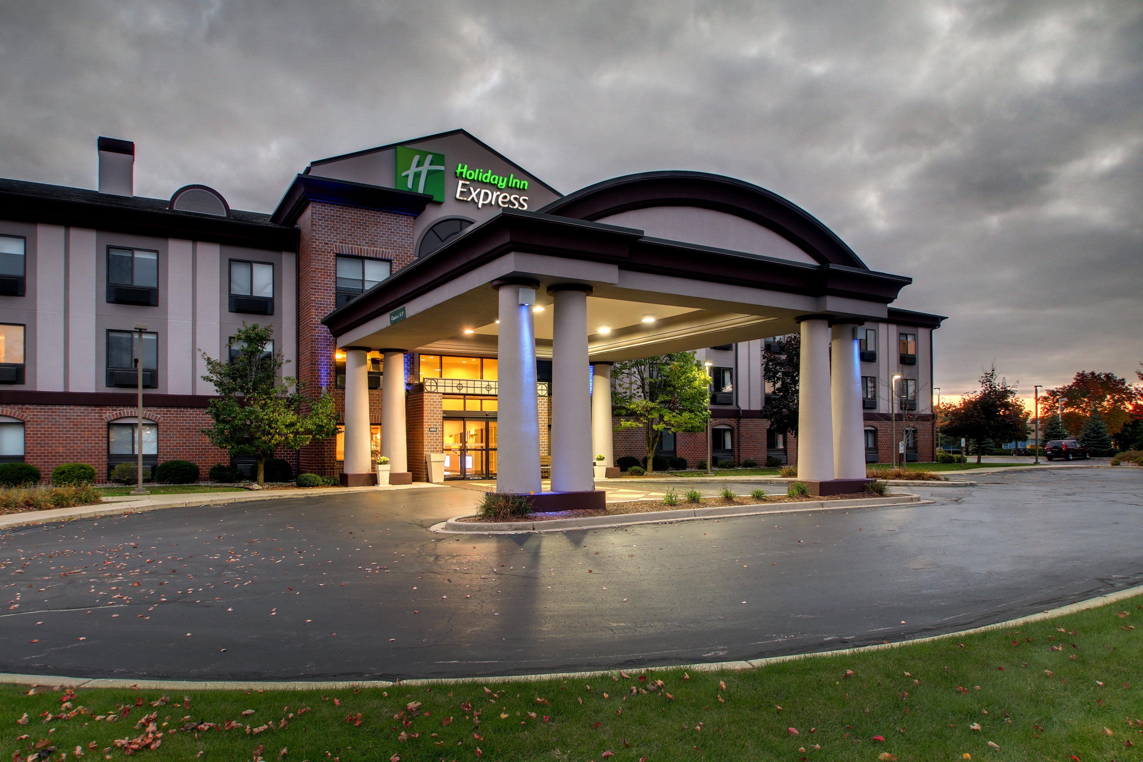 Holiday Inn Express Milwaukee N- Brown Deer/Mequon Bagian luar foto
